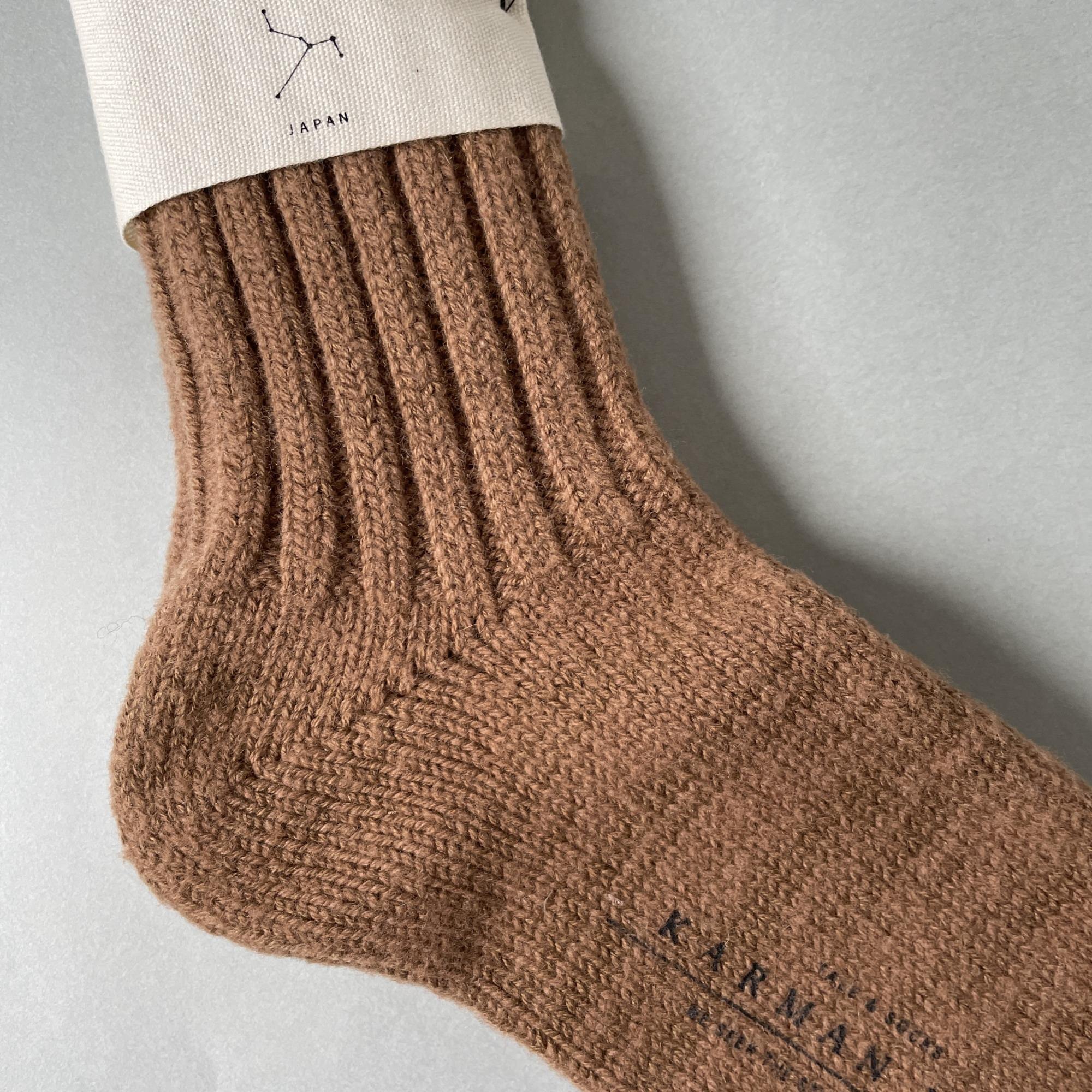 KARMAN LINE COLUMBA / Socks / Camel