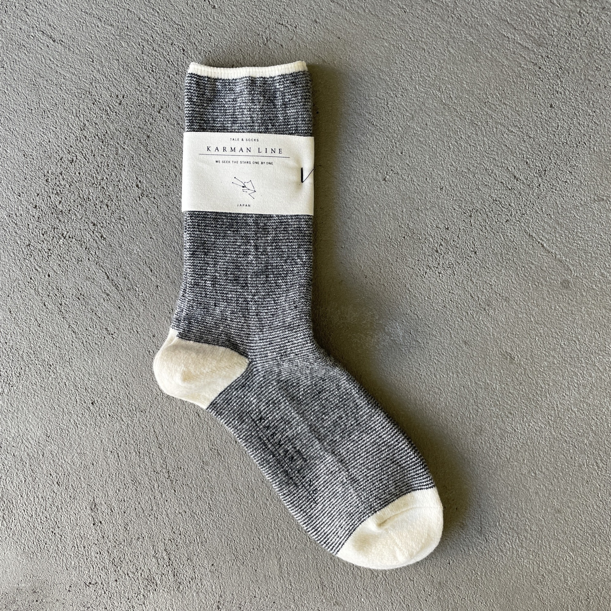 KARMAN LINE TAURUS / Socks / White & Charcoal / 26-28cm