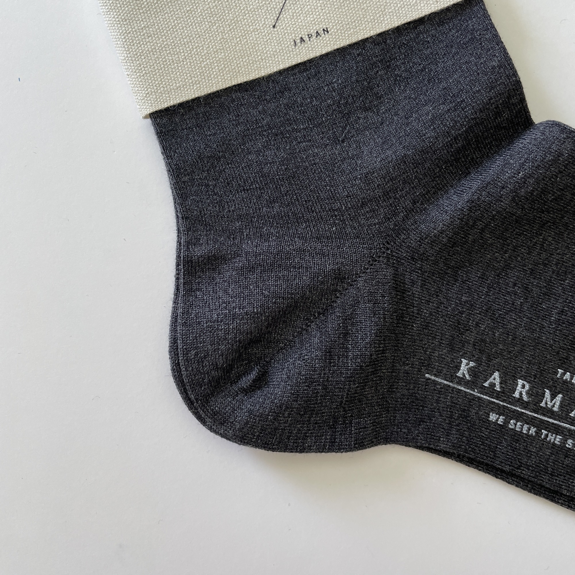 KARMAN LINE CANCER / socks / Charcoal