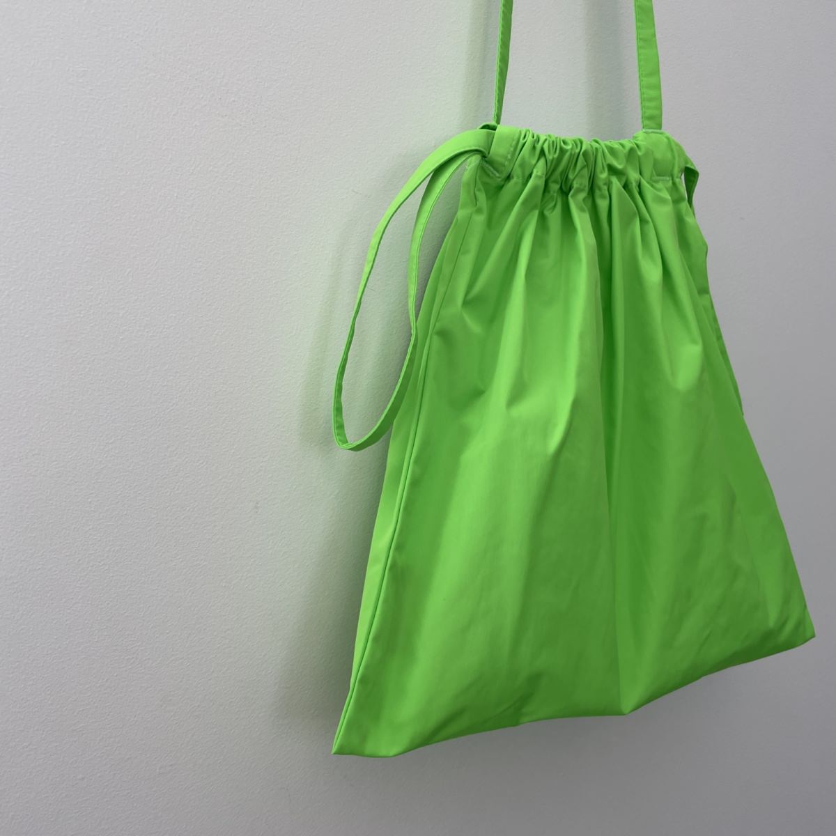 formuniform DRAWSTRING BAG WITH STRAP SS / Neon green