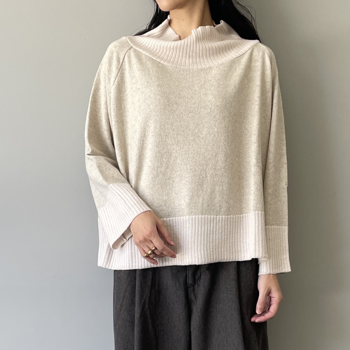 OthersQUATTROPIU YOKO U / Sweater / Beige